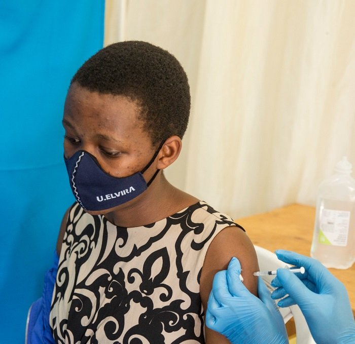 Gukingira abantu benshi biri mu byatumye ubwandu bwa Covid-19 bugabanuka