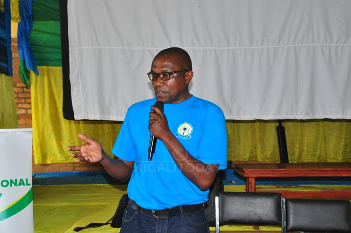 Gatera Athanase umukozi w'urwego rw'umuvunyi arasaba abarezi kurwanya ruswa mu mashuri