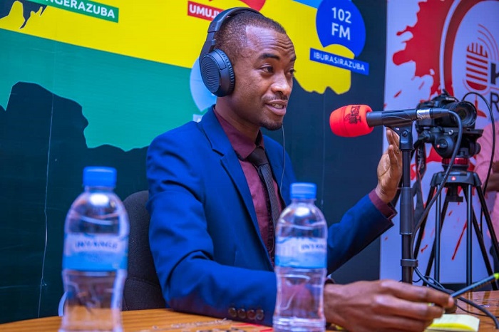 Gatera avuga ko umwarimu yigira ku wundi kandi bigatanga umusaruro