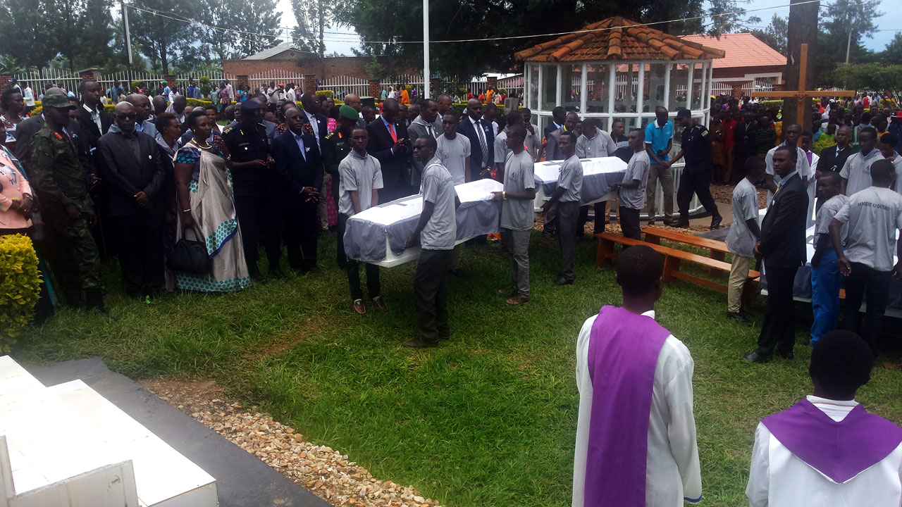 Muri uyu muhango banashyinguye mu cyubahiro imibiri y