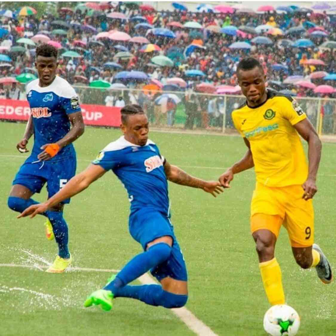 Rwatubyaye wari Kapiteni kuri uyu mukino agerageza gukiza ikipe ye