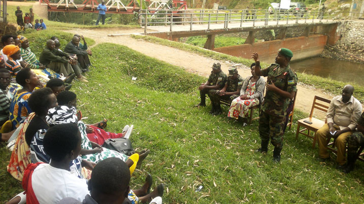 Gen Ruvusha ukuriye ingabo mu Majyaruguru yasabye abagabiwe inka kuzifata neza kugira ngo zizabageze ku iterambere.