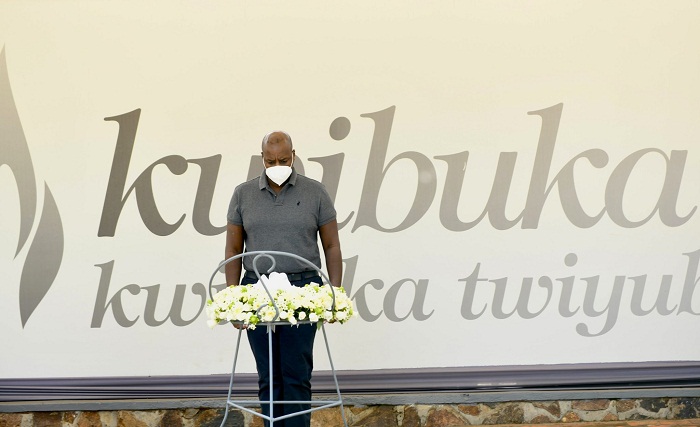 Gen. Muhoozi yasuye urwibutso rwa Jenoside rwa Kigali