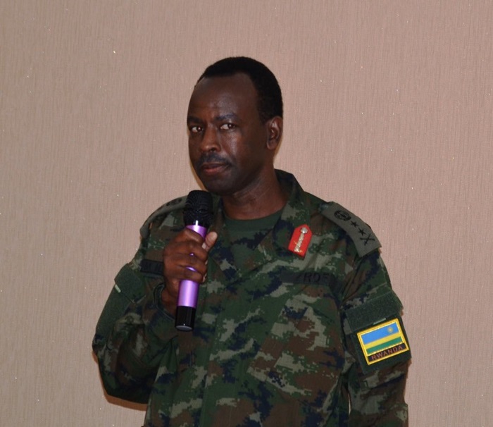 Gen Maj Martin Nzaramba mu basirikare bakuru birukanywe