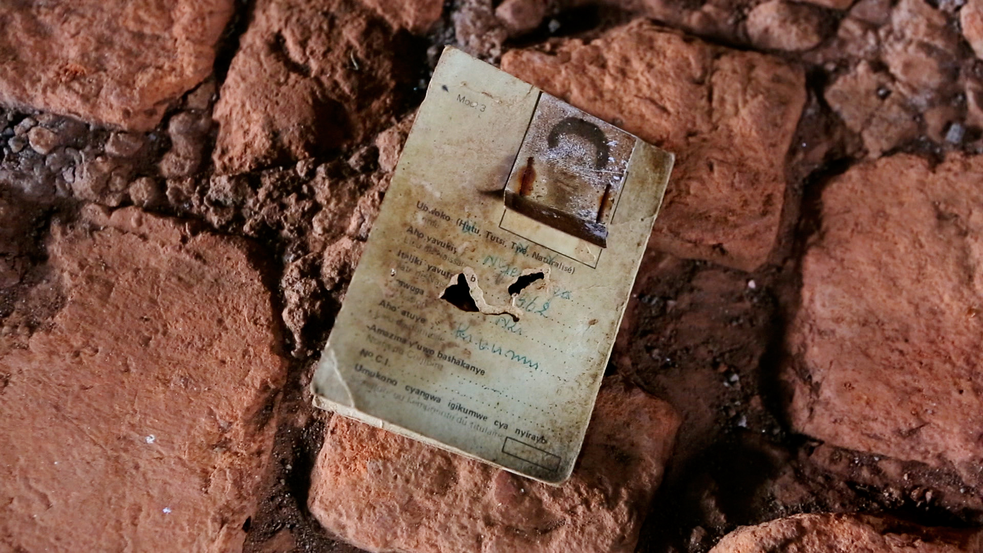 Abarokotse bataramenya aho ababo bapfuye bashyinguye