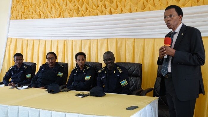 Pasiteri Hesron Byiringiro (uhagaze) yijeje Polisi y'u Rwanda ko bagiye guhindura imigendere y'Abanyarwanda mu muhanda 