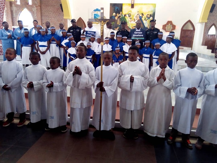 Gahunda ya Gerayo Amahoro muri Diosezi Gatolika ya Ruhengeri yabereye muri Paruwasi Gatolika Katedarali ya Ruhengeri. Guverineri Gatabazi n'Umuyobozi wa Polisi mu Ntara y'Amajyaruguru bayitabiriye