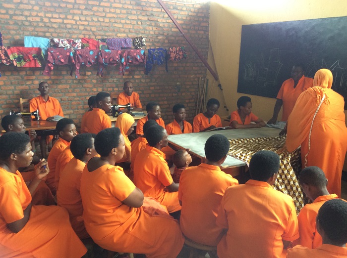 Abagororerwa muri gereza baboneraho no kwiga imyuga kugira ngo bazarangize ibihano batari ikibazo ku bo basanze mu miryango yabo