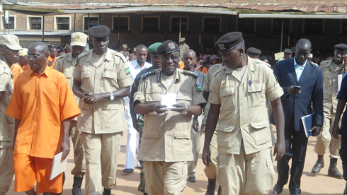 Ibibazo ataboneye ibisubizo bagiye kubishakira umuti mu maguru mashya.