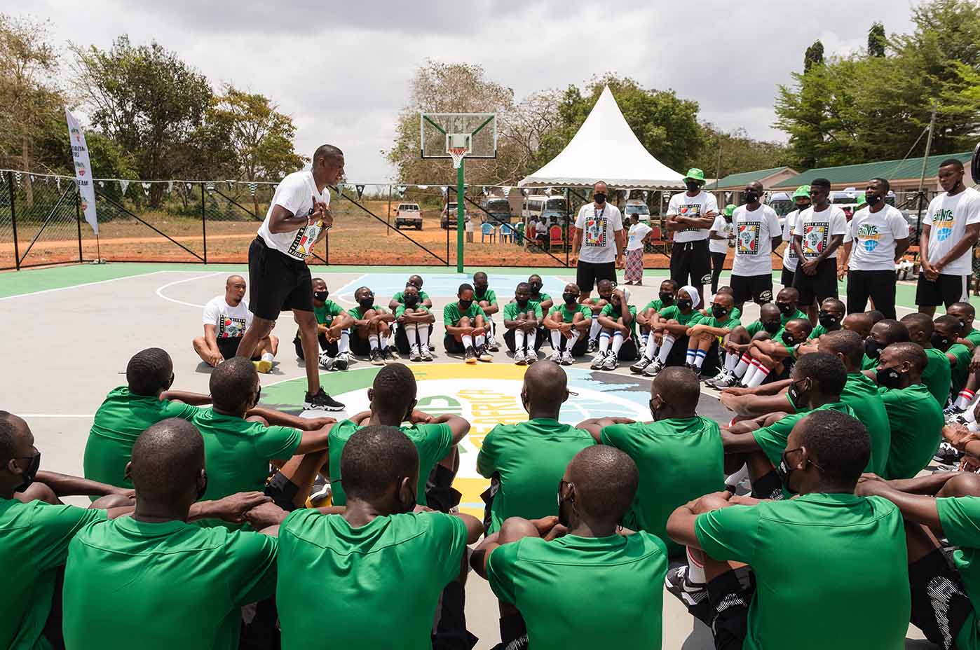 Masai Ujiri washinze umuryango Giants of Africa aganira n'urubyiruko
