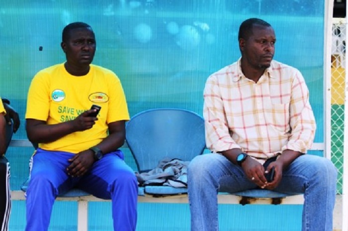 Nduwantare Ismail (iburyo) yasezerewe muri Gicumbi FC nyuma yo gutsindwa imikino itanu