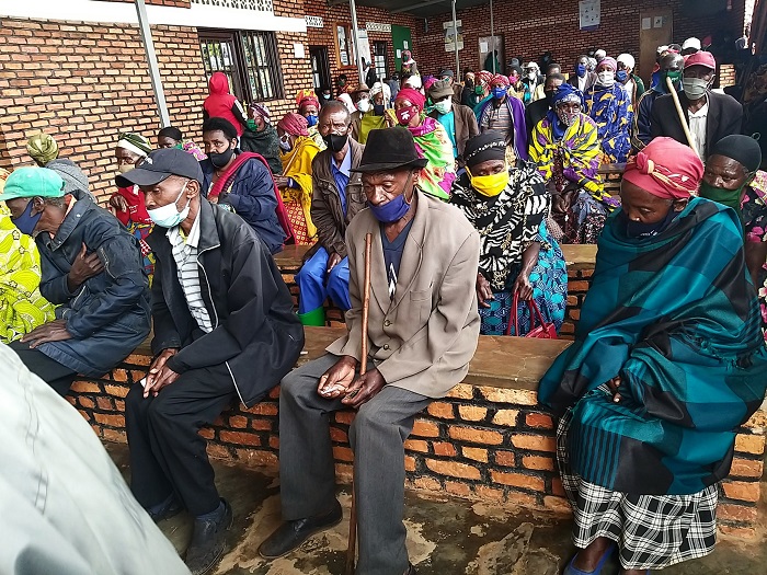 Abageze mu zabukuru mu Karere ka Gicumbi bitabiriye gahunda yo gukingira COVID-19