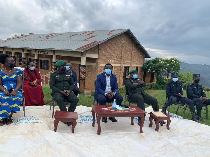 Abayobozi mu Karere ka Gicumbi baganiriza abaturage