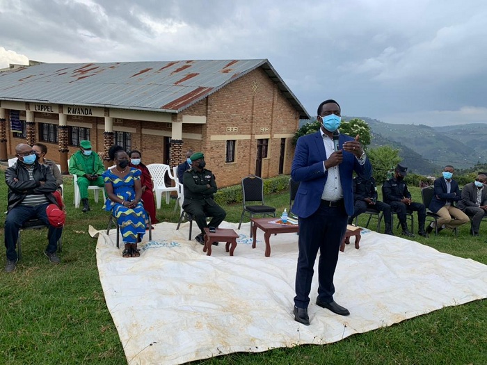 Umuyobozi w'Akarere ka Gicumbi Nzabonimpa Emmanuel yasobanuriye abaturage ibiranga ubutwari