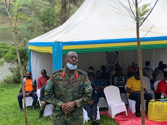 Abayobozi mu nzego z'umutekano baganirije abaturage