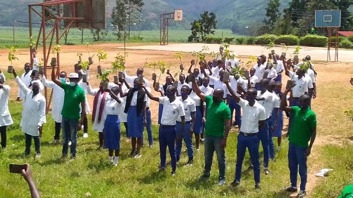 Kagenza hamwe n'Abanyeshuri bo muri TVET Mulindi