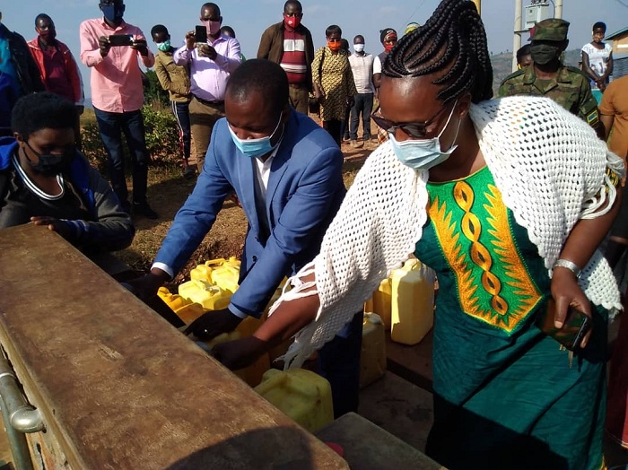 Abaturage bo mu murenge wa Bwisige mu Karere ka Gicumbi bavuga ko baruhutse ingendo bakoraga bajya kuvoma