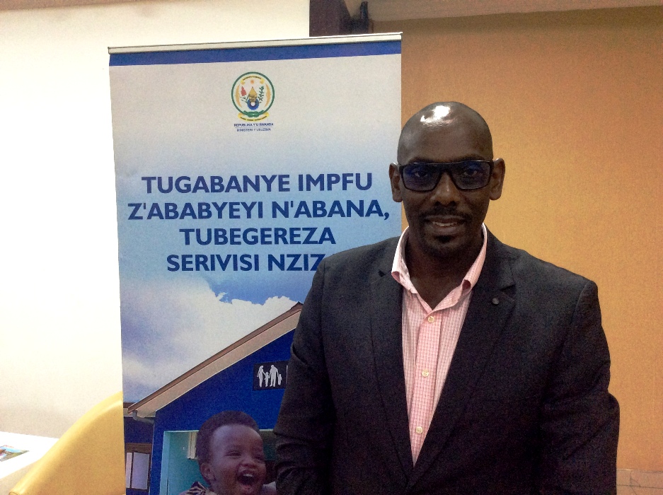 Gihana avuga ko bagiye kurushaho gushyira ikoranabuhanga mu mavuriro y'ibanze