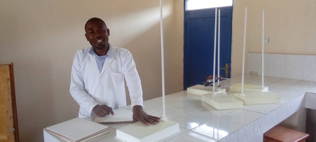 Aha ni muri Laboratwari y'ubugenge aho bigira gupima amazu no gushushanya bya gihanga