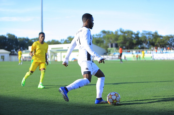 Mugisha Gilbert ari mu bafashije APR FC atsinda igitego 