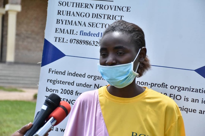 Uwingeneye avuga ko yamenye kudoda ariko we na bagenzi be bagifite ikibazo cy'ibikoresho bigezweho