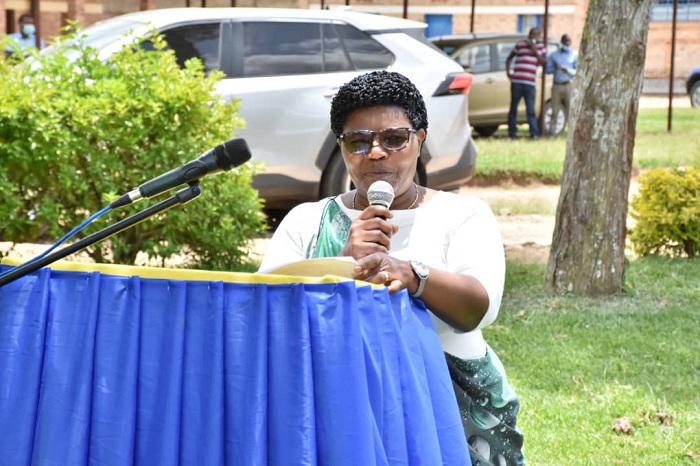 Senateri Mukakarangwa avuga ko hazakomeza gukorwa ubuvugizi ngo ibibazo byugarije abakobwa babyariye iwabo bikemuke