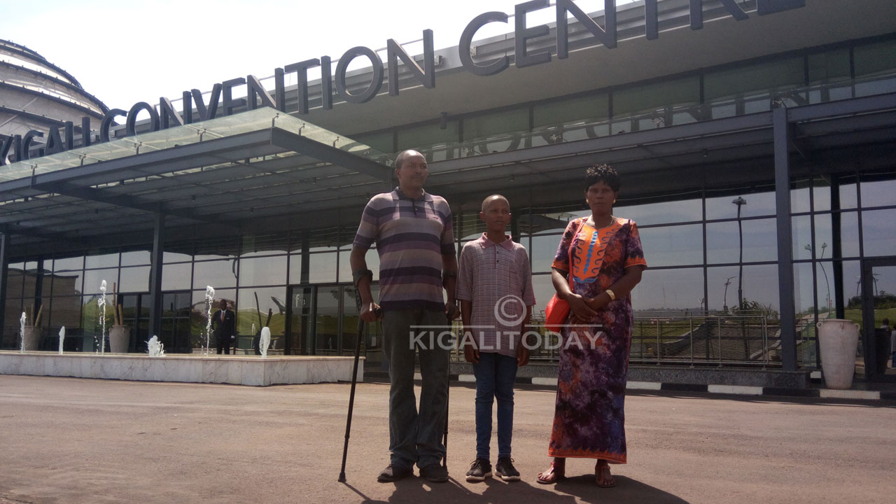 Hamwe n'ababyeyi be muri Convention Center