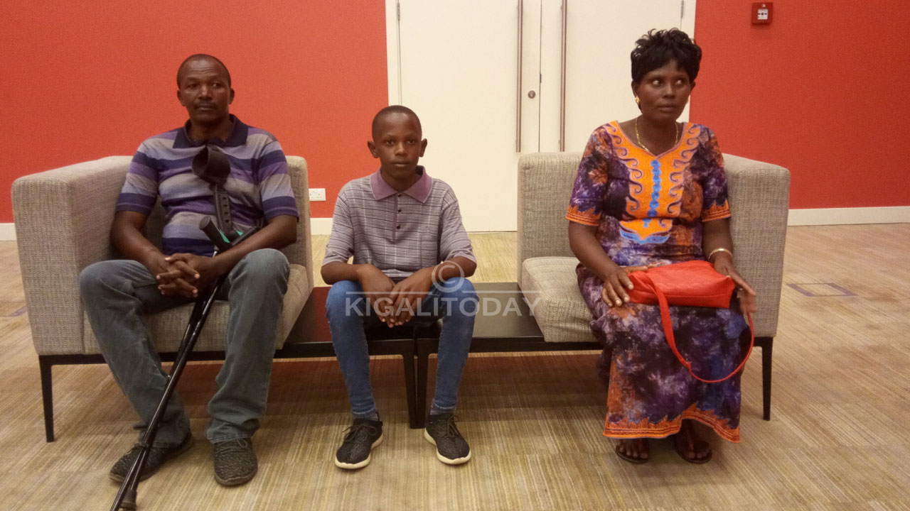 Gisa n'ababyeyi be bakirwa muri convention Center