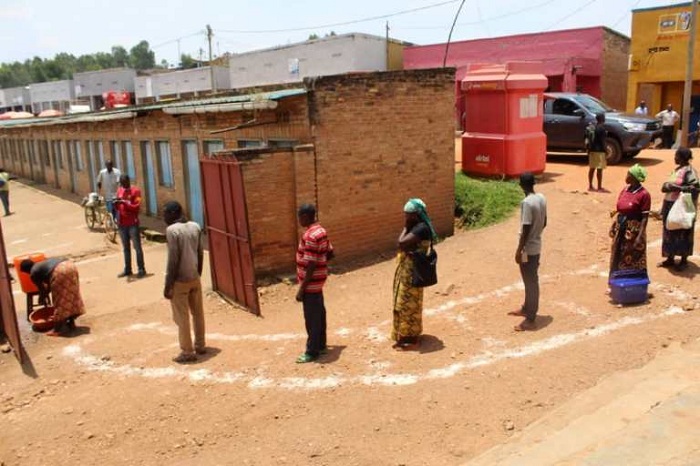 Mu isoko binjiramo umwe umwe