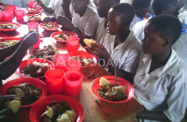 Gisagara bahamya ko kurira ku mashuri saa sita byagabanyije inda zidateganyijwe abana b'abakobwa bajyaga batwara.