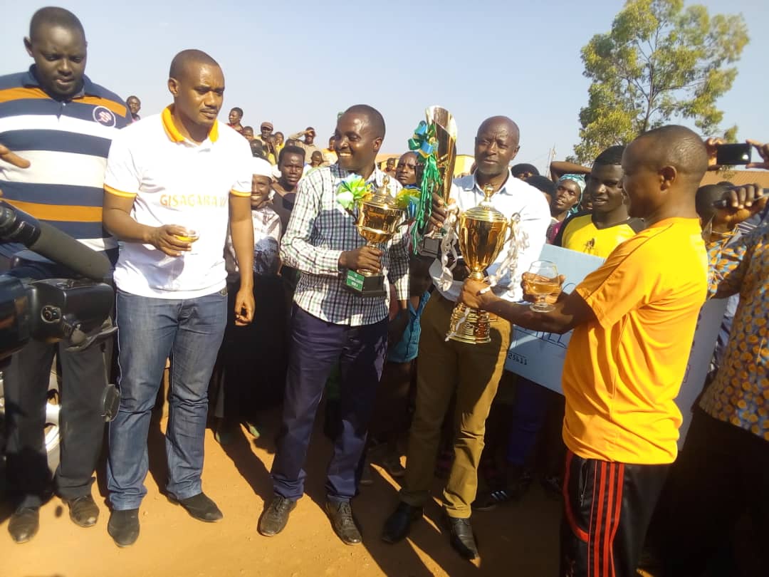 Iyi kipe yamuritse ibikombe bitatu yegukanye uyu mwaka