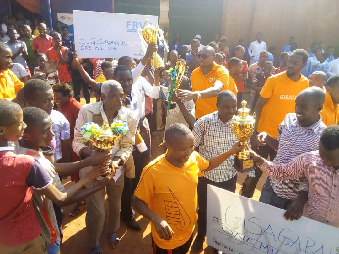 Abato n'abakuru bose bari baje kwishimira ibyo ikipe yabo yagezeho