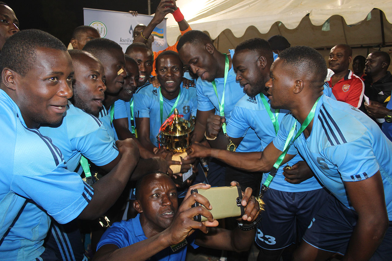 Police Handball Club yegukanye igikombe