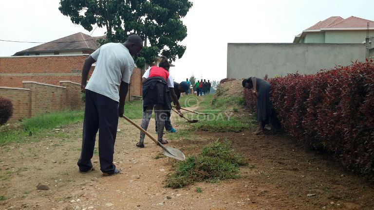 Ku Gisozi naho bakoze umuganda wo gusibura imihanda 