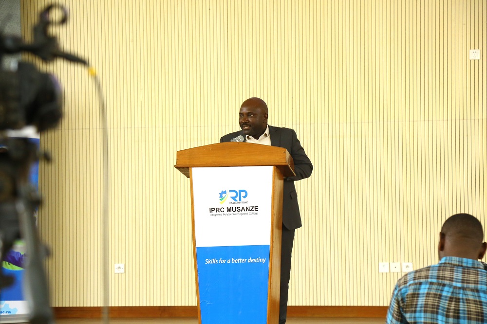 Guverineri Mugabowagahunde Maurice yashimye imishinga y'abiga muri IPRC Musanze