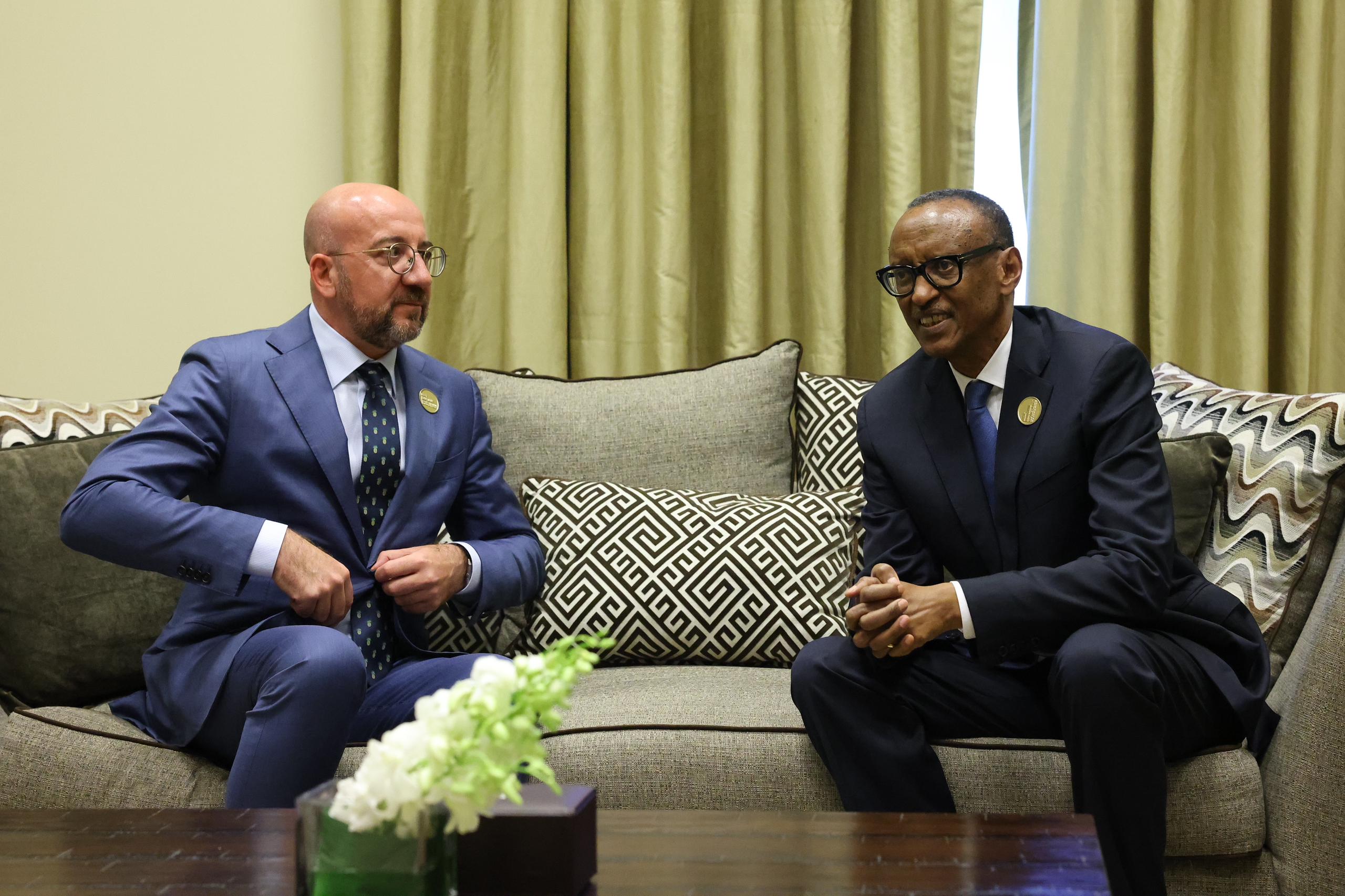 Perezida Kagame yabonanye n'Umuyobozi w'Akanama k'Umuryango w'Ubumwe bw'u Burayi, Charles Michel