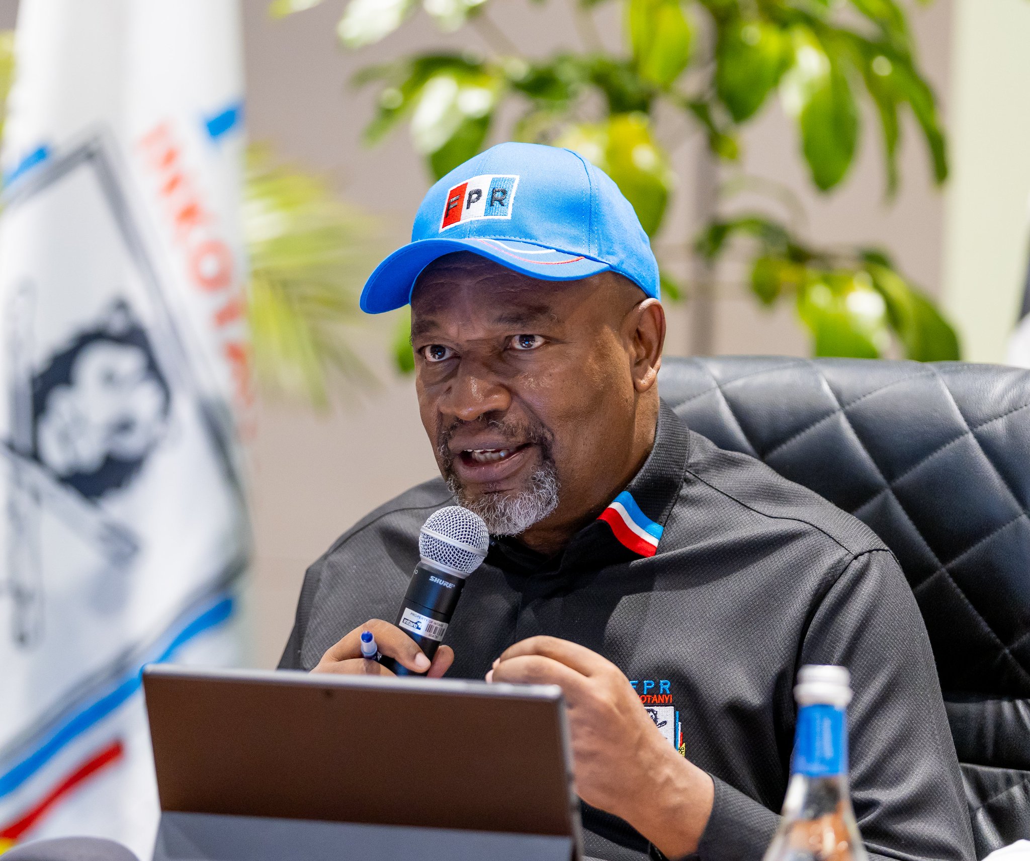  Umunyamabanga Mukuru w