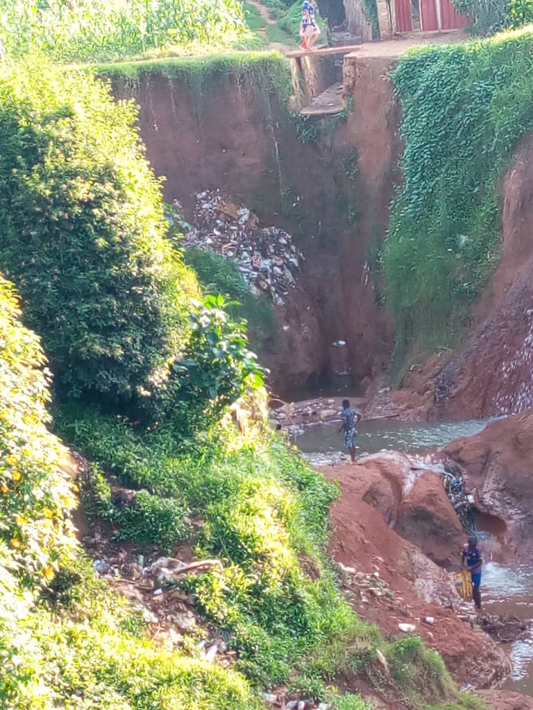 Imyanda abaturage bamena muri za ruhurura ni yo iri ku isonga mu guhumanya amazi ya Nyabarongo n'Akagera