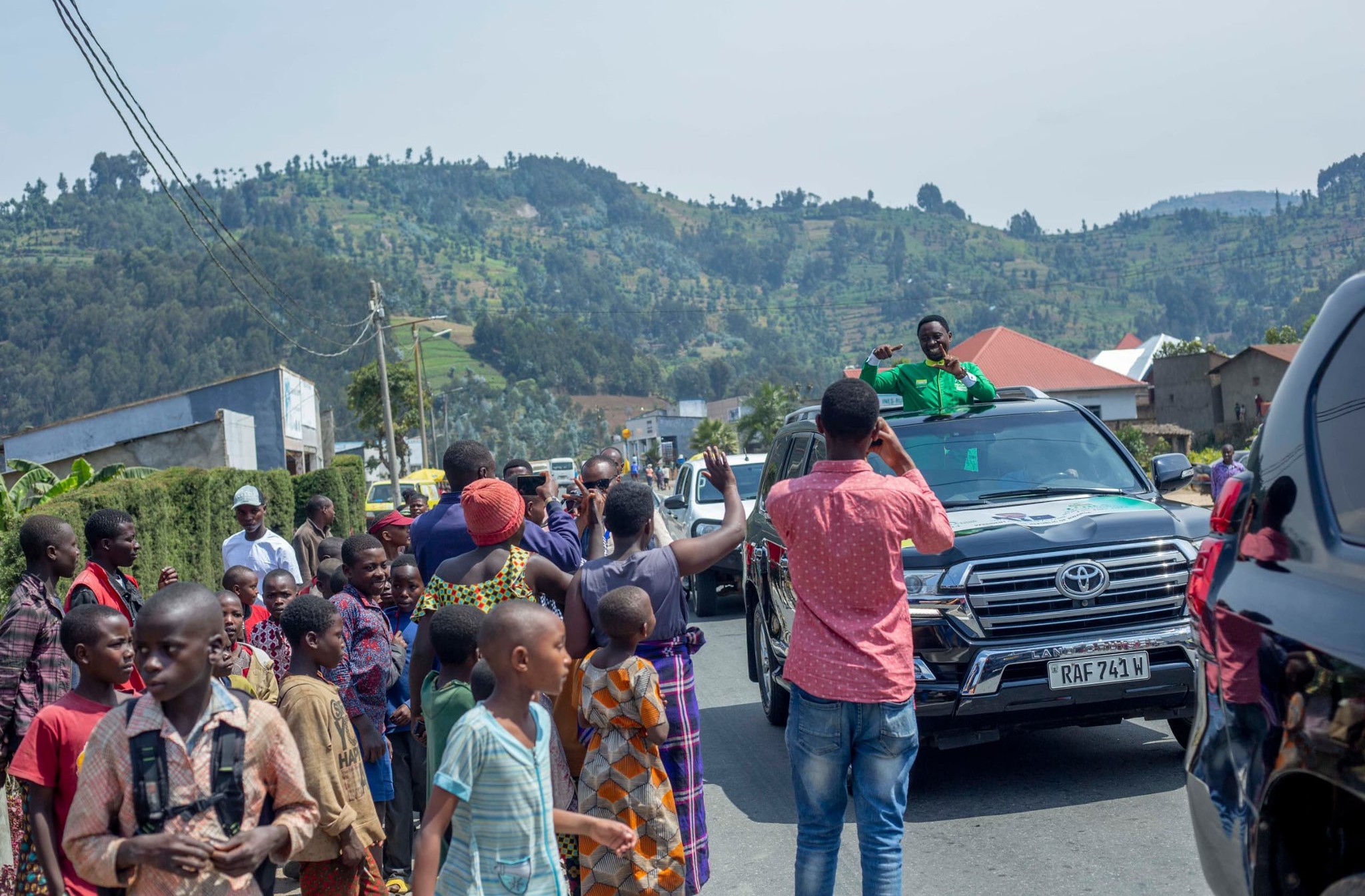 Dr Habineza yishimira uburyo abaturage basigaye bitabira ibikorwa by byo kwamamaza bitandukanye no hambere