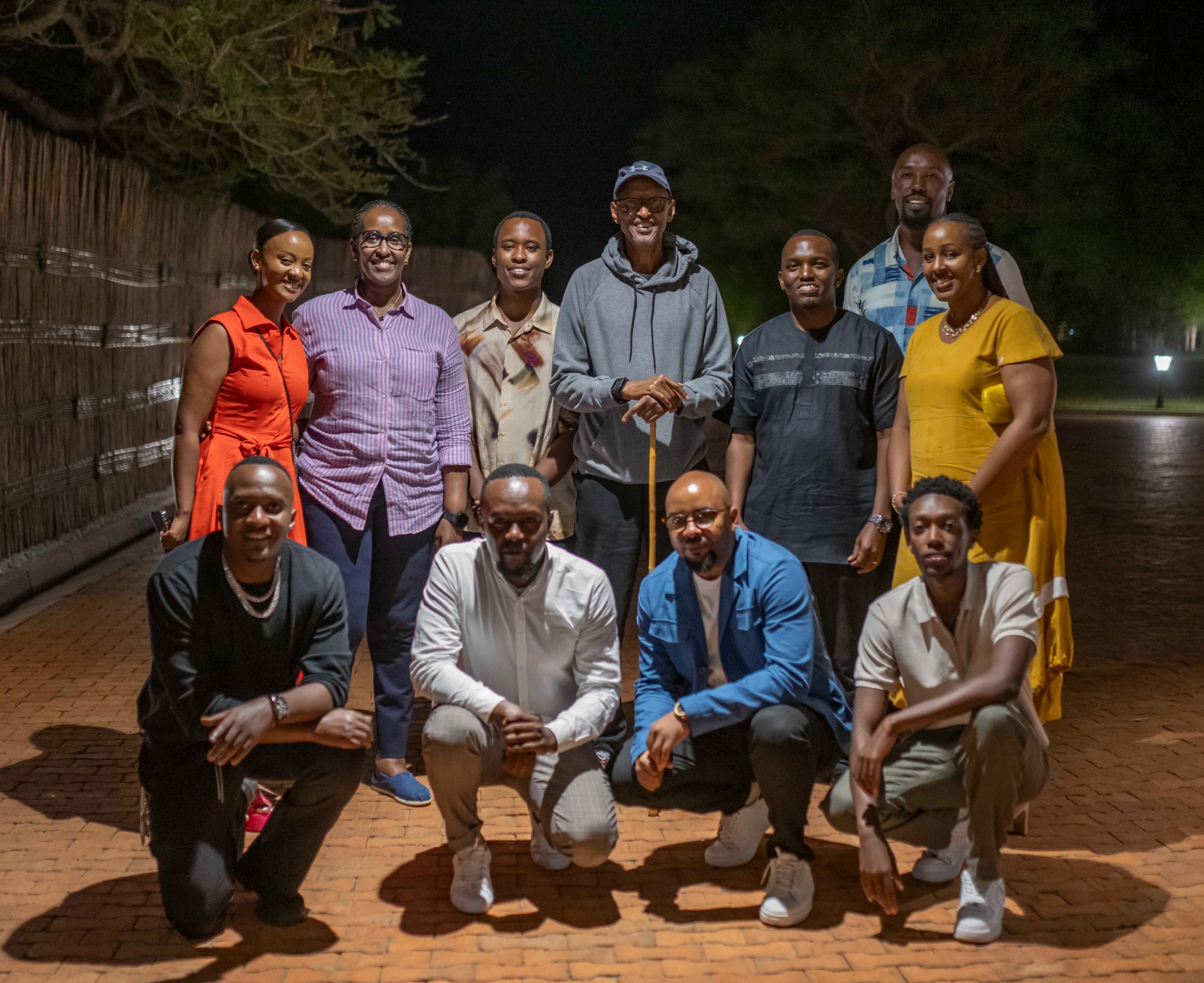 Producer Clement, Platin P, Tom Close n,umugore we na Nel Ngabo bari mu bari baherekeje Knowless waherukaga gusaba Perezida kuzabatumira bagatarama