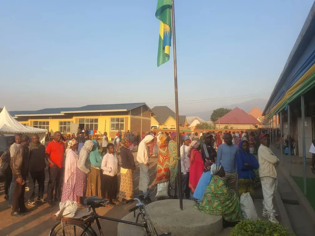 Minisitiri Musabyimana yashimiye abaturage uburyo bitabiriye gutora ku bwinshi