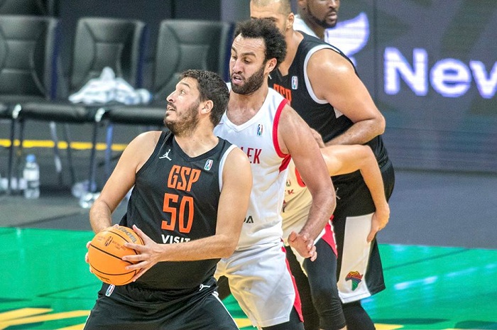 Zamalek na GS Petroliers bakoresheje imbaraga nyinshi mu mukino wabo 