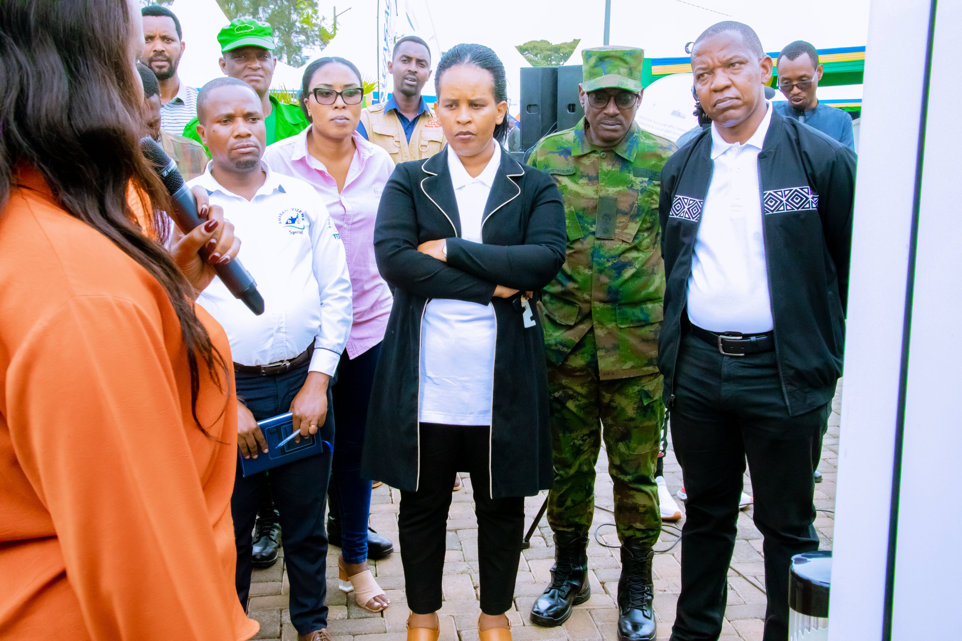 Abafatanyabikorwa bamurikiye ubuyobozi bw