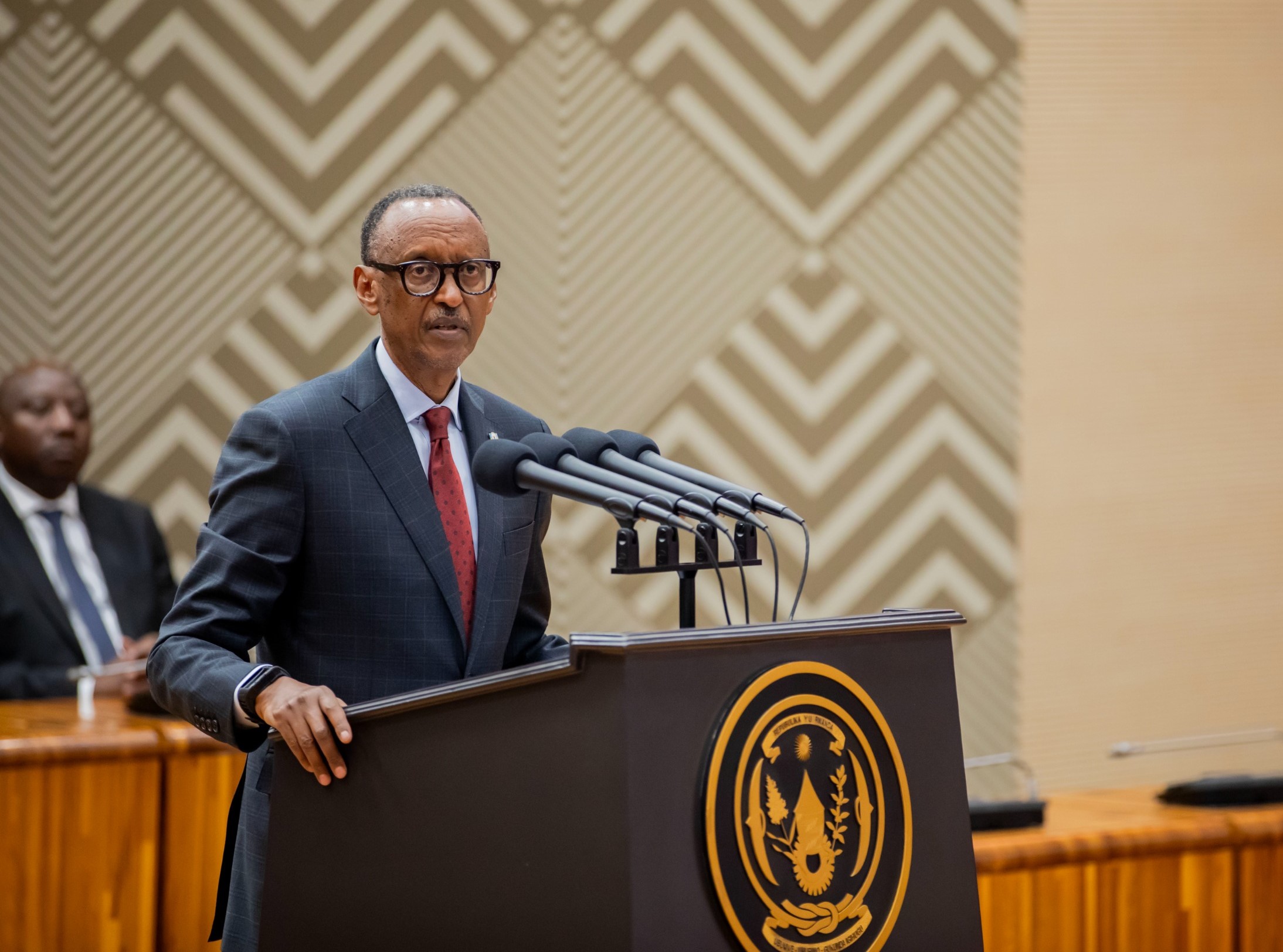 Perezida Kagame yavuze ko harebwa uburyo hakemurwa akajagari kari mu nsengero 