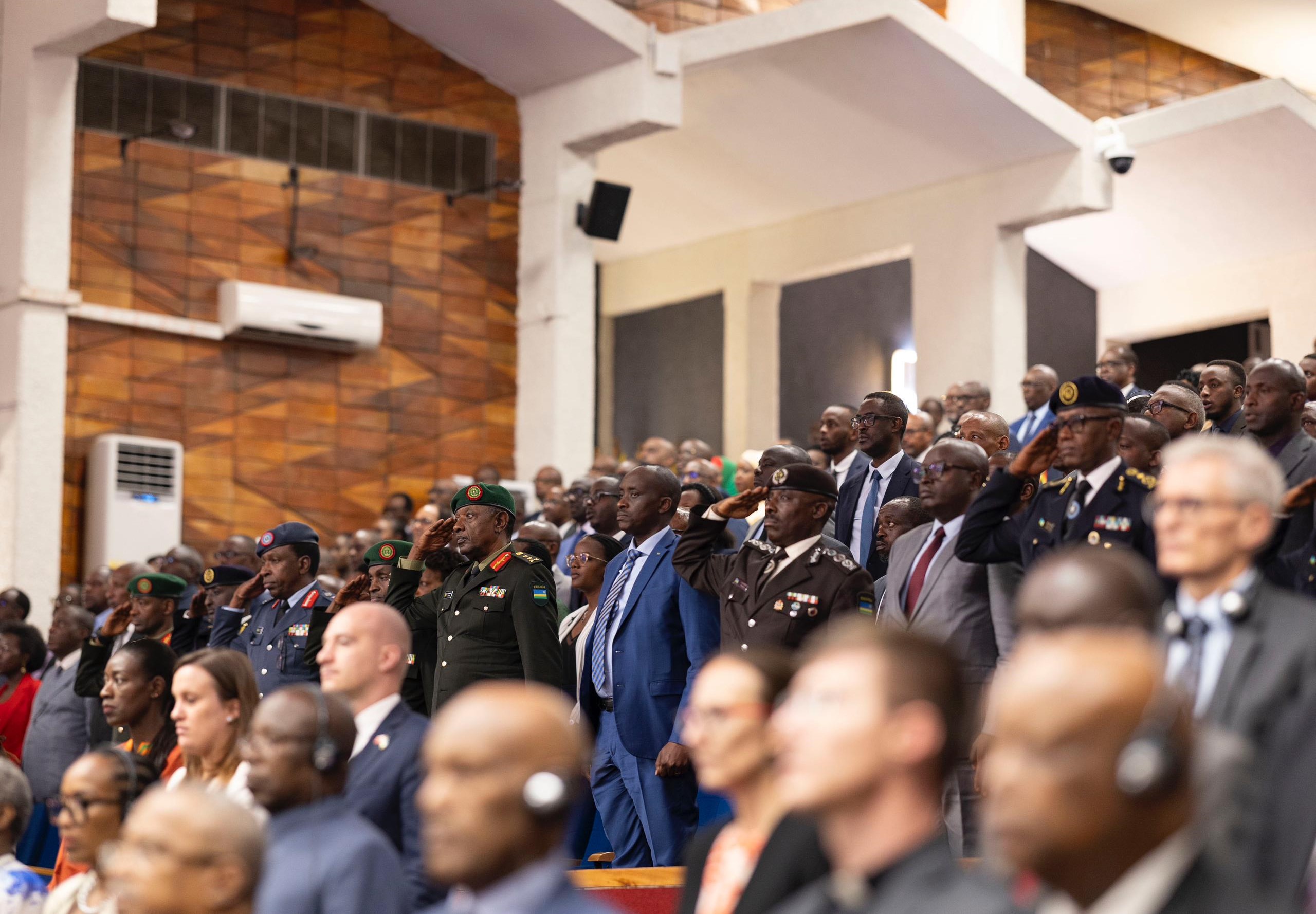 Perezida Kagame yasabye inzego zitandukanye gushyiraho amategeko mu gukemura ibibazo biri mu nsengero no kureba uko zatangire gusoreshwa