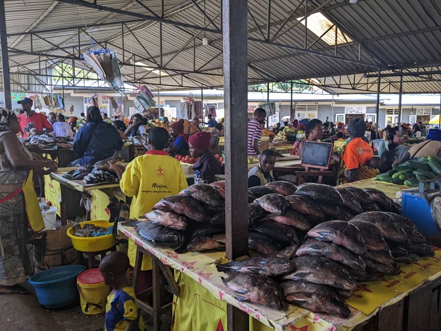 Ibicuruzwa birahari ariko ngo abahahira iminsi mikuru ni bake