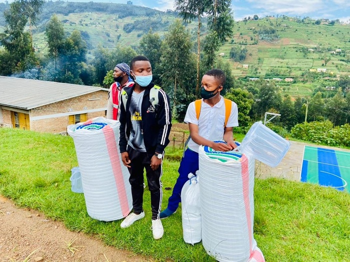 Abana bafashwa ni abakomoka mu miryango itishoboye ariko batsinda cyane