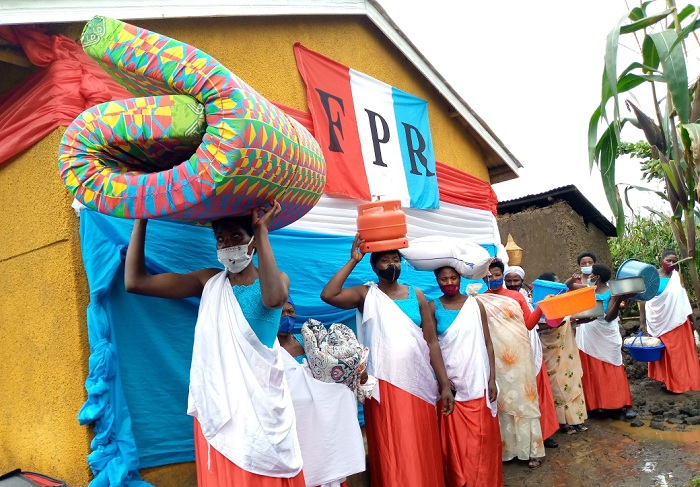 Iyi ni inzu ya Mukamusoni, yanahawe ibikoresho by