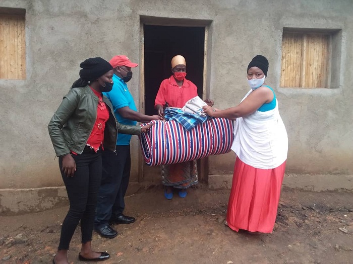 Uyu muturage wo mu Murenge wa Kimonyi na we yahawe inzu n'ibikoresho kimwe n'abandi