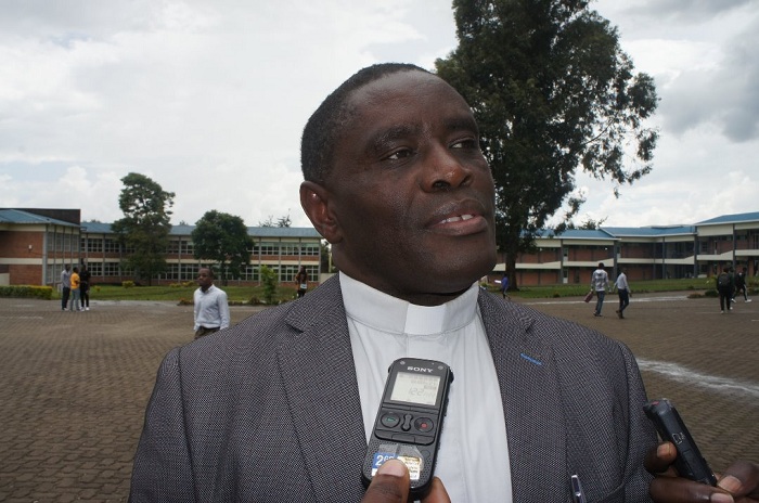 Padiri Dr. Hagenimana Fabien Umuyobozi wa INES-Ruhengeri